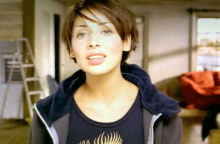 natalie-imbruglia-cheveux-court-torn-musique